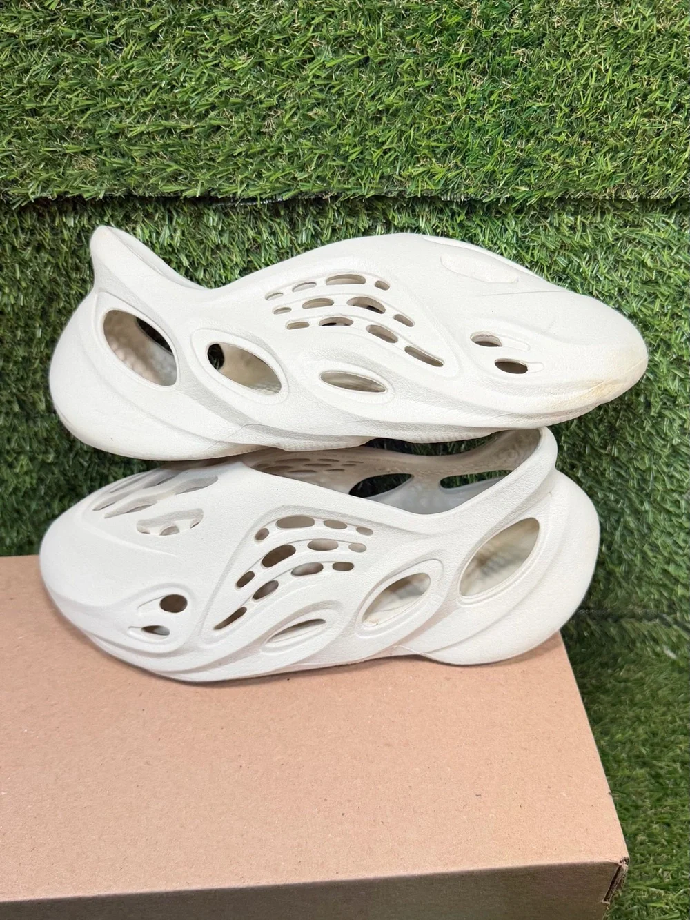 adidas Yeezy Foam RNNR Sand FY4567 Size 8 Men With Box Used Auth Foam Runner